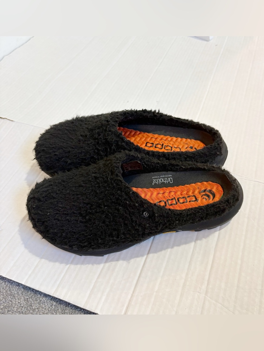 Topo Athletic Revive Recovery Slip On Shoe Size 8.5 Black Sherpa Grippy Vibram